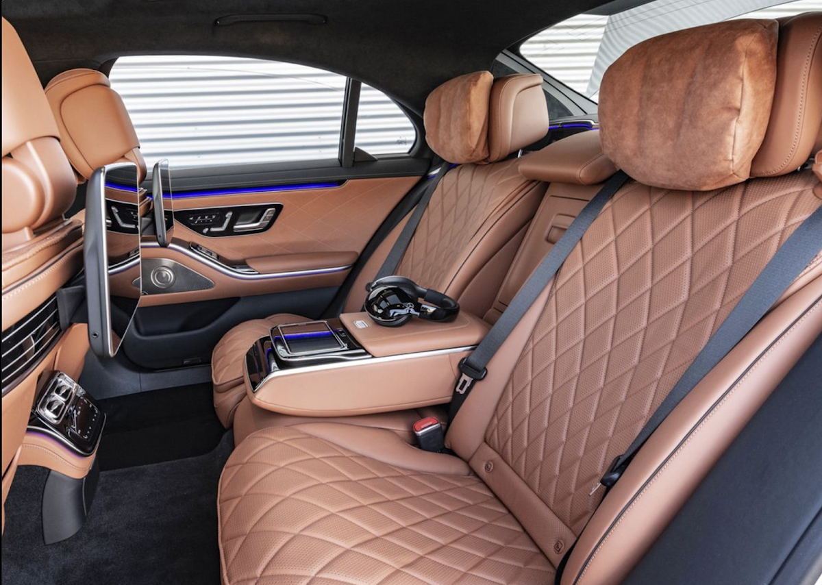 Mercedes S500 (w223) черный на коричневом салоне — кадр 3 из 3