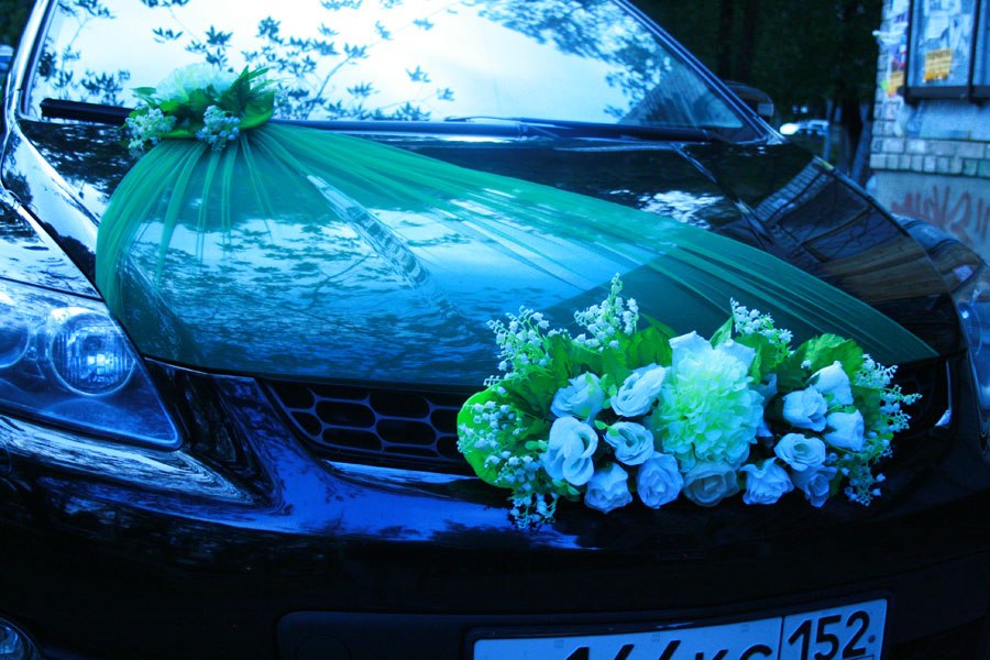 Украшение для свадебного автомобиля