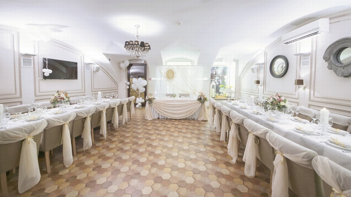 VILLA ASTON