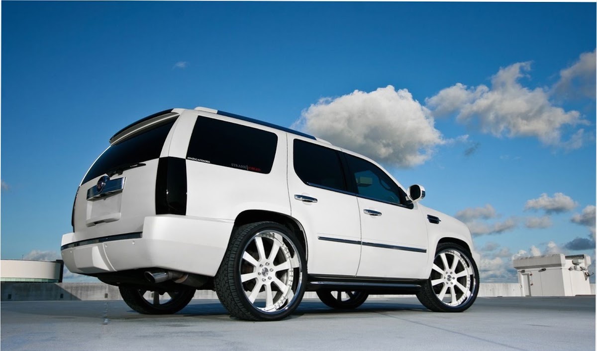 Cadillac Escalade Base