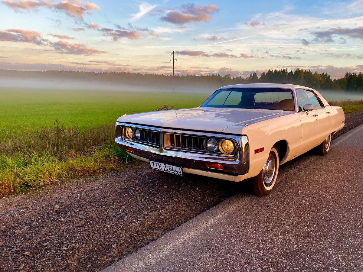 Chrysler Newport (white)