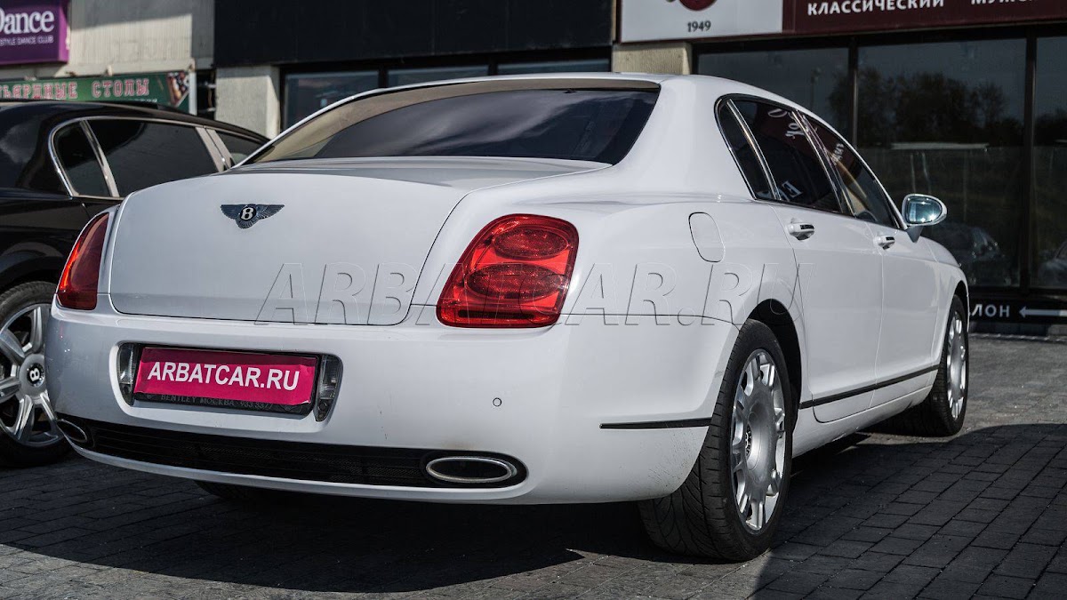1. Bentley Continental Flying Spur — кадр 4 из 10