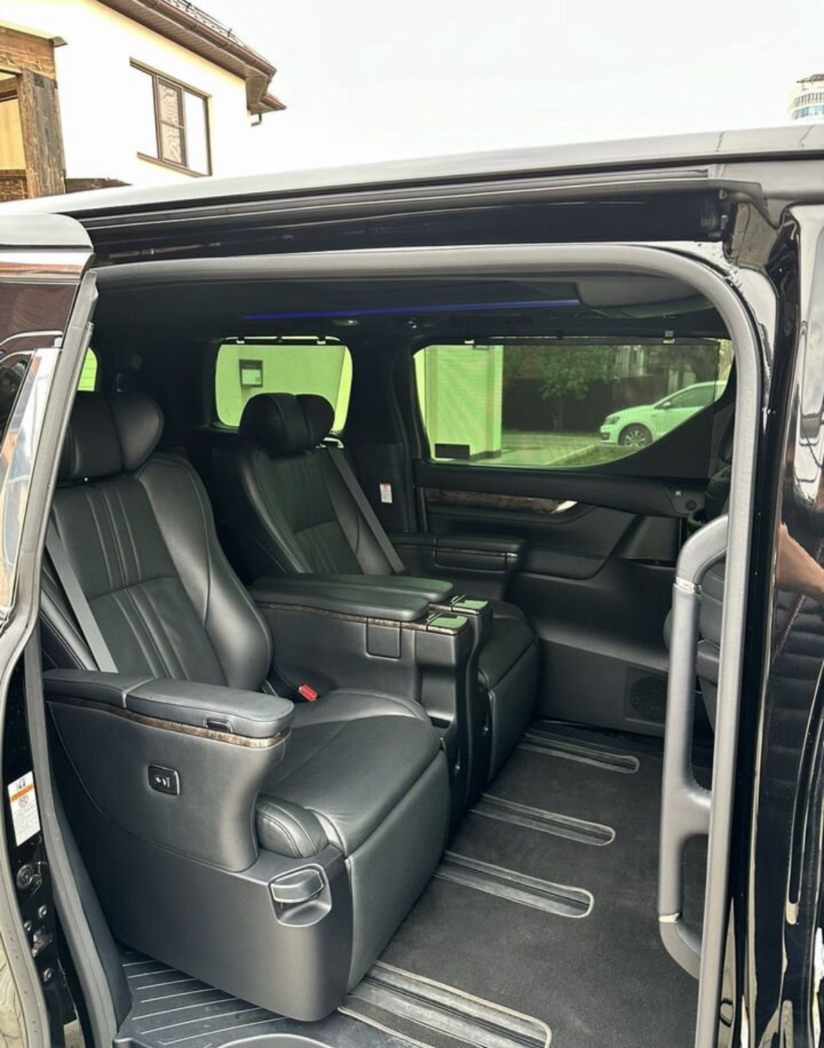 Toyota Alphard VIP — кадр 5 из 7