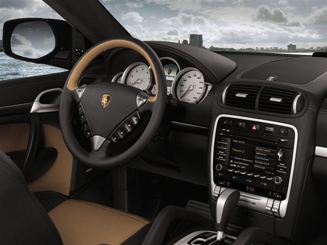Porsche Cayenne — кадр 2 из 2