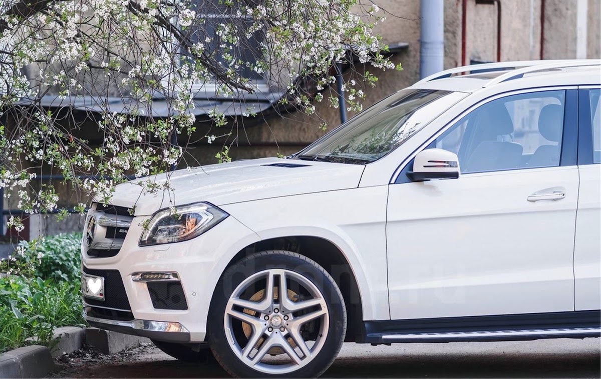 Mercedes White GL