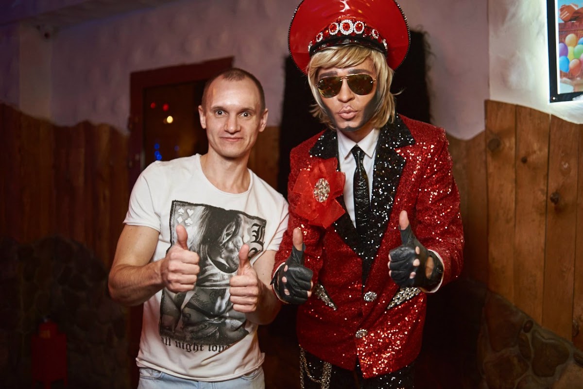 КОГДА НА ТВОЮ ВЕЧЕРИНКУ ЗАГЛЯНУЛИ ЗНАМЕНИТОСТИ)))!!!!