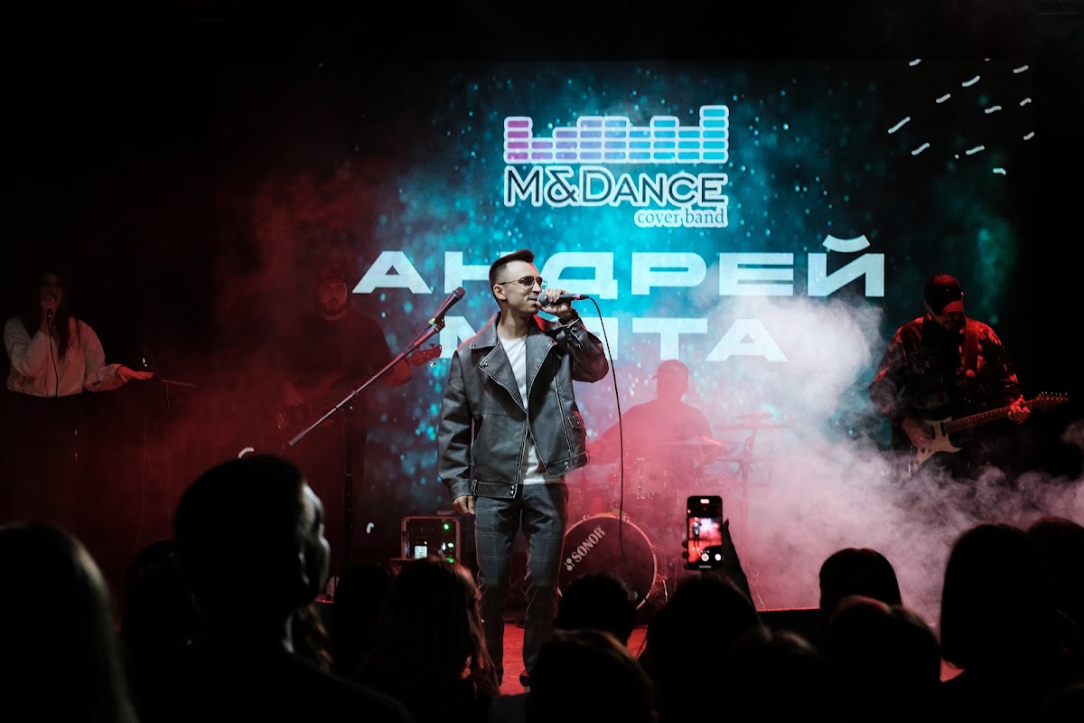 Ведущий Андрей Мята