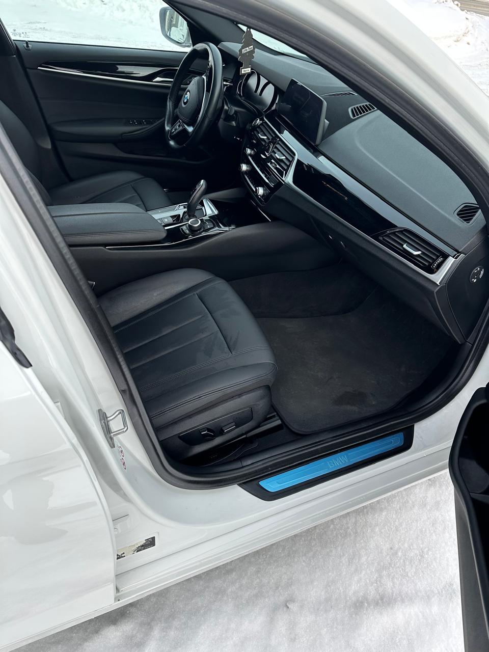 BMW 5 Series — кадр 2 из 3