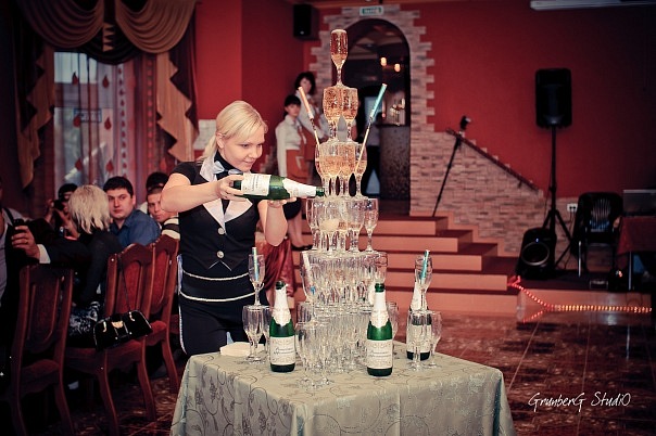 пирамида из шампанского