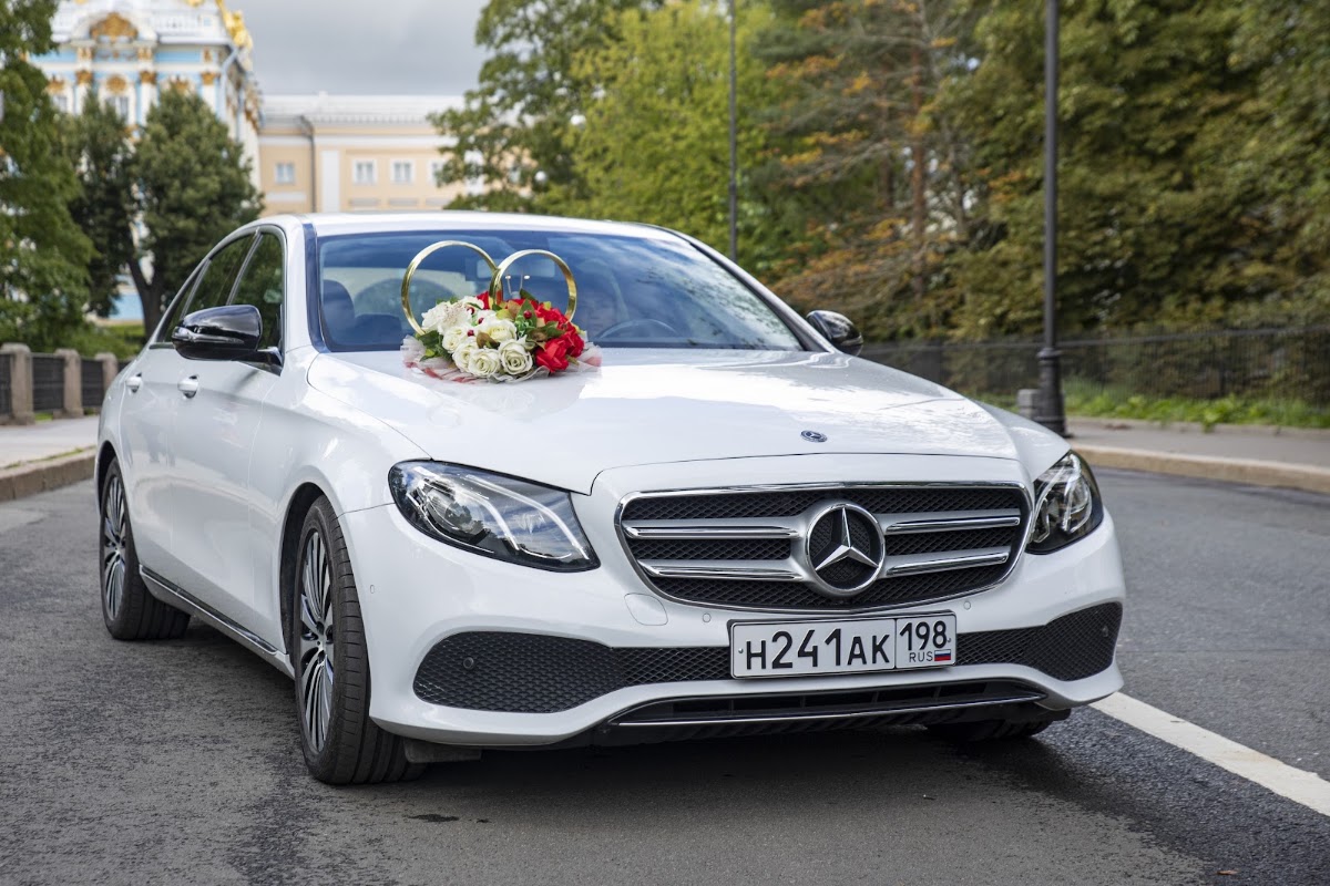 Аренда автомобиля на свадьбу, Mercedes W213 — кадр 5 из 9