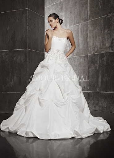 Испанские cвадебные платья Amour Bridal 2013.