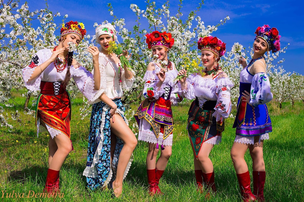 Ой, у вишнэвом, у саду…