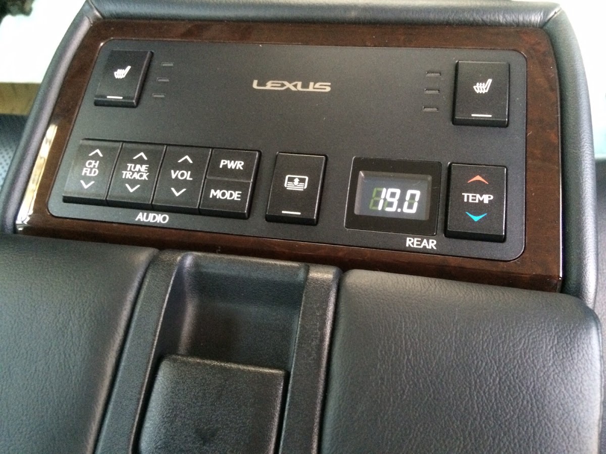 Lexus ES250 — кадр 5 из 5