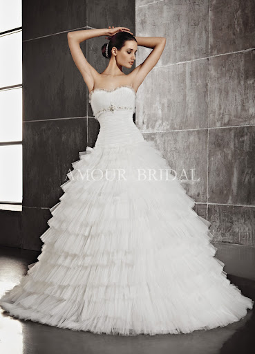 Испанские cвадебные платья Amour Bridal 2013.