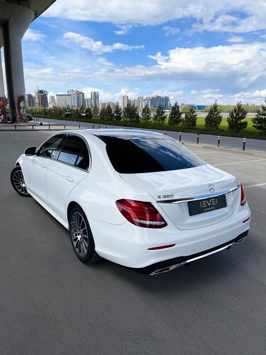 Mercedes E300