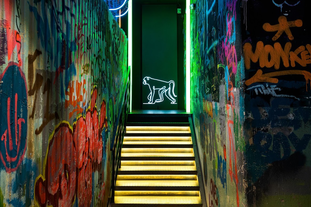 Monkey Lounge & Bar