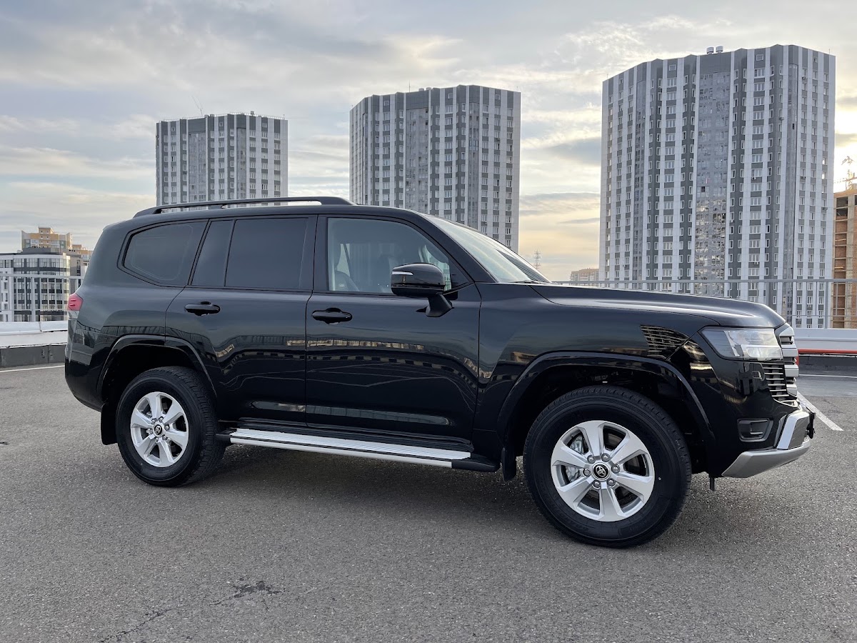 Toyota Land Cruiser 300