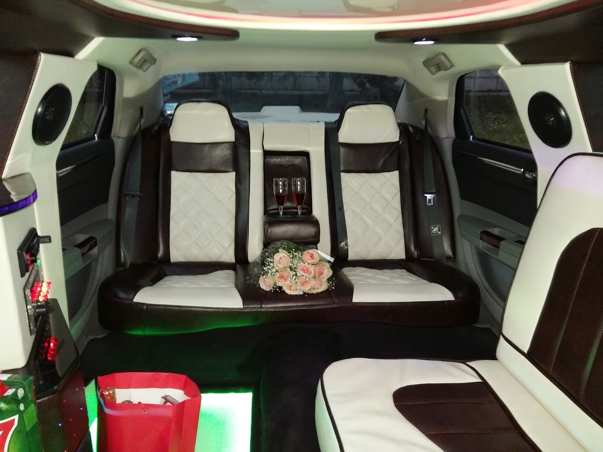 Крайслер 300С De Luxe Long