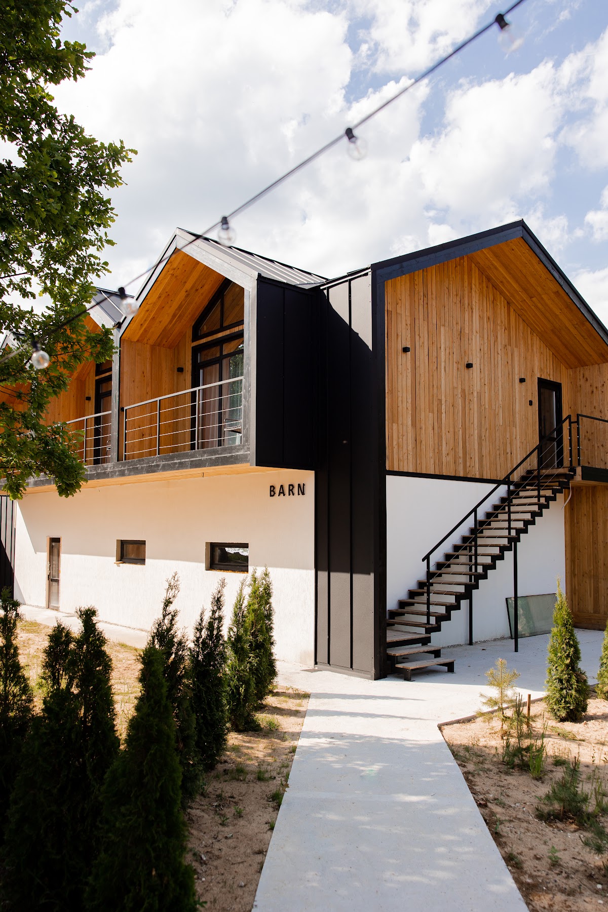 BARN HOUSE