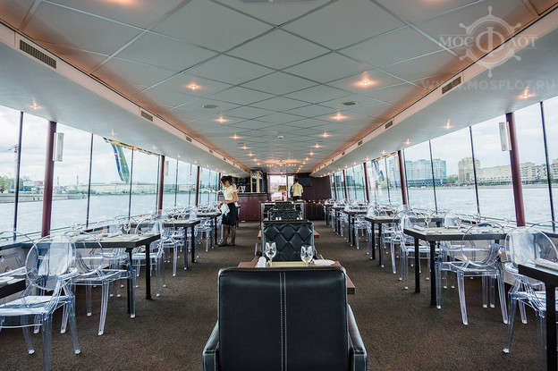 Ривер Лаунж (River Lounge)