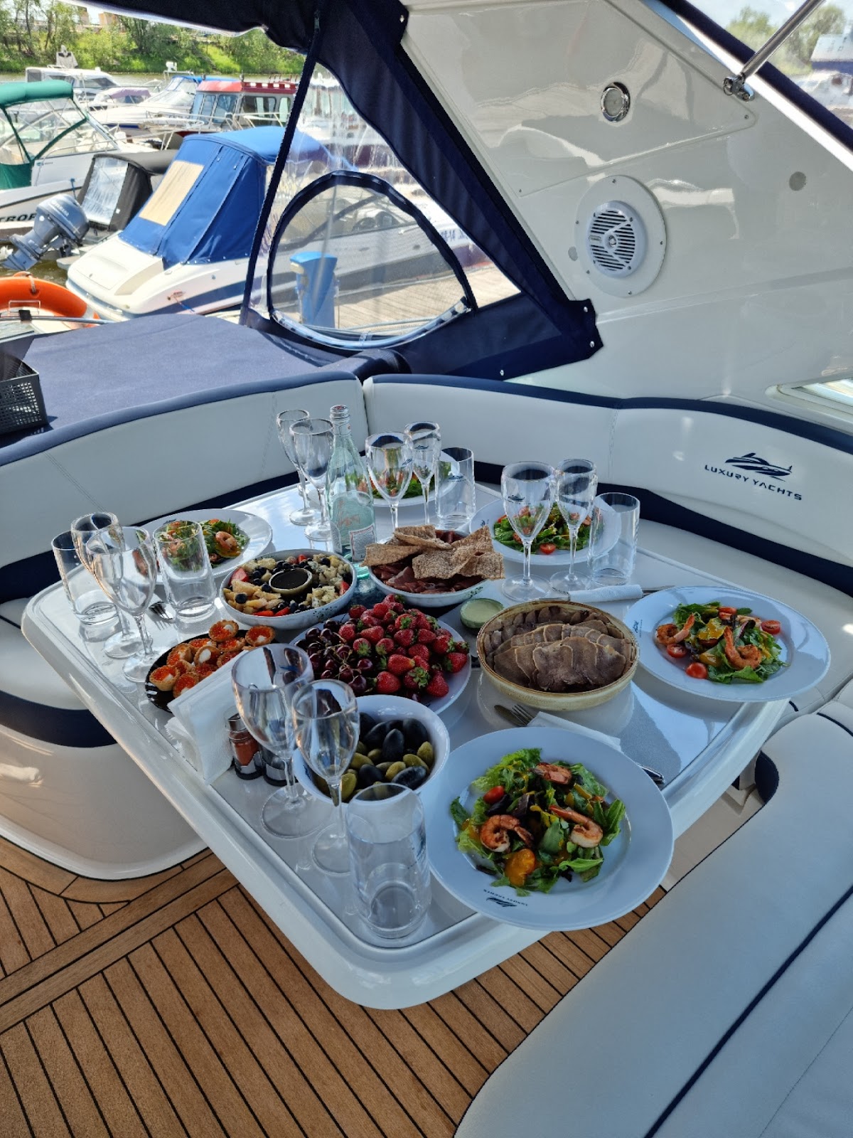 Интерьер и экстерьер Fairline Targa