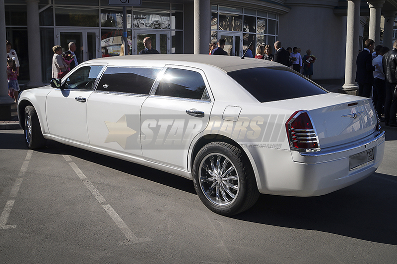 Минилим Chrysler 300C Rolls Royce Style (7 мест) — кадр 3 из 4
