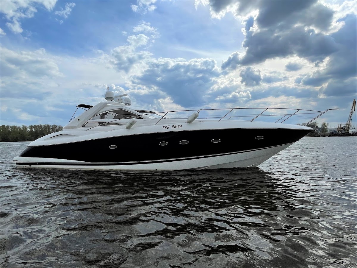 Яхта "Sunseeker Portofino 53"