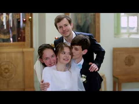 Юрий Ануфриев - режиссер монтажа, звуко-режиссер и видеооператор. В портфолио представлен авторский монтаж видеоматериалов нескольких операторов телевидения