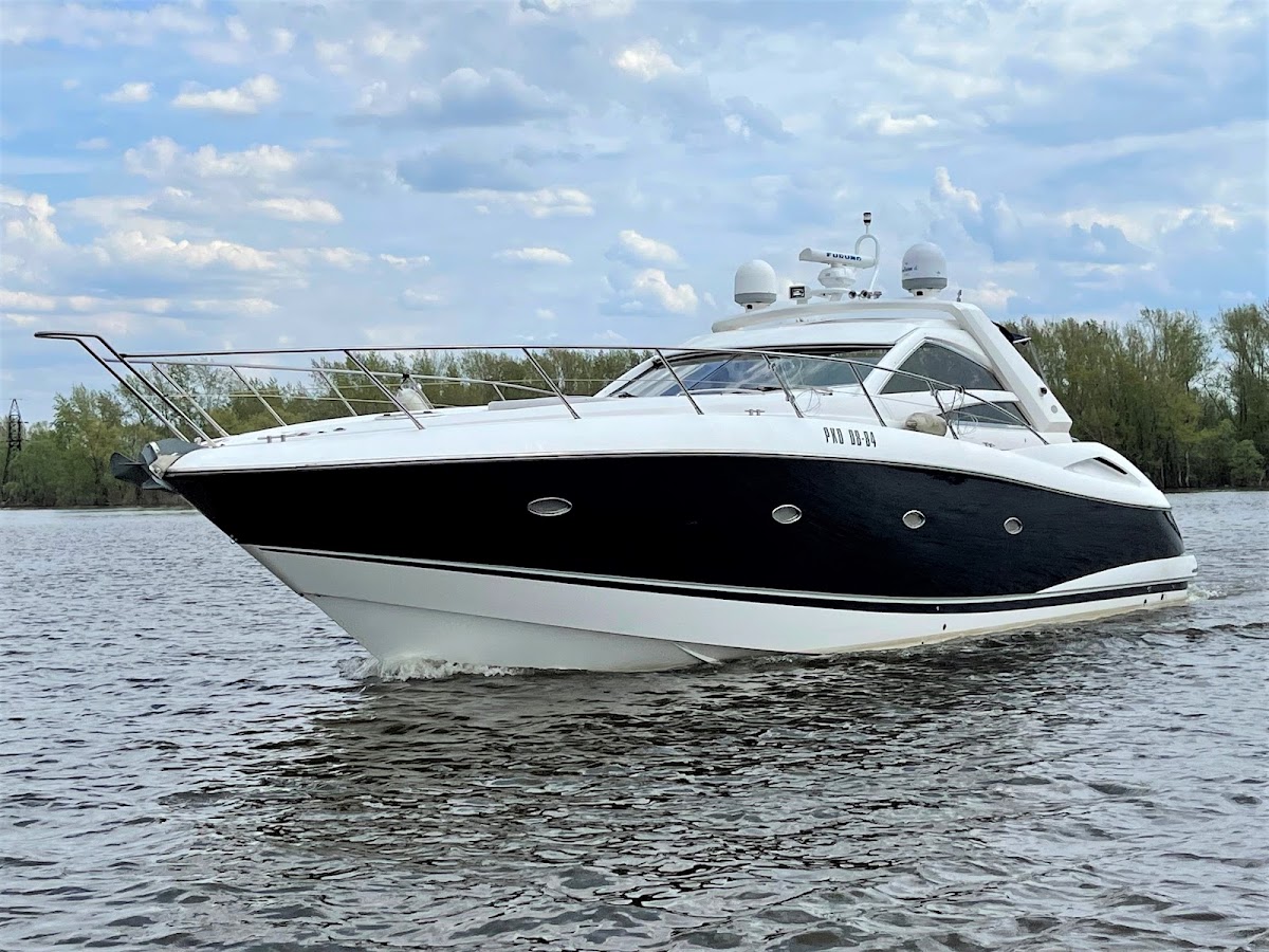 Яхта "Sunseeker Portofino 53"