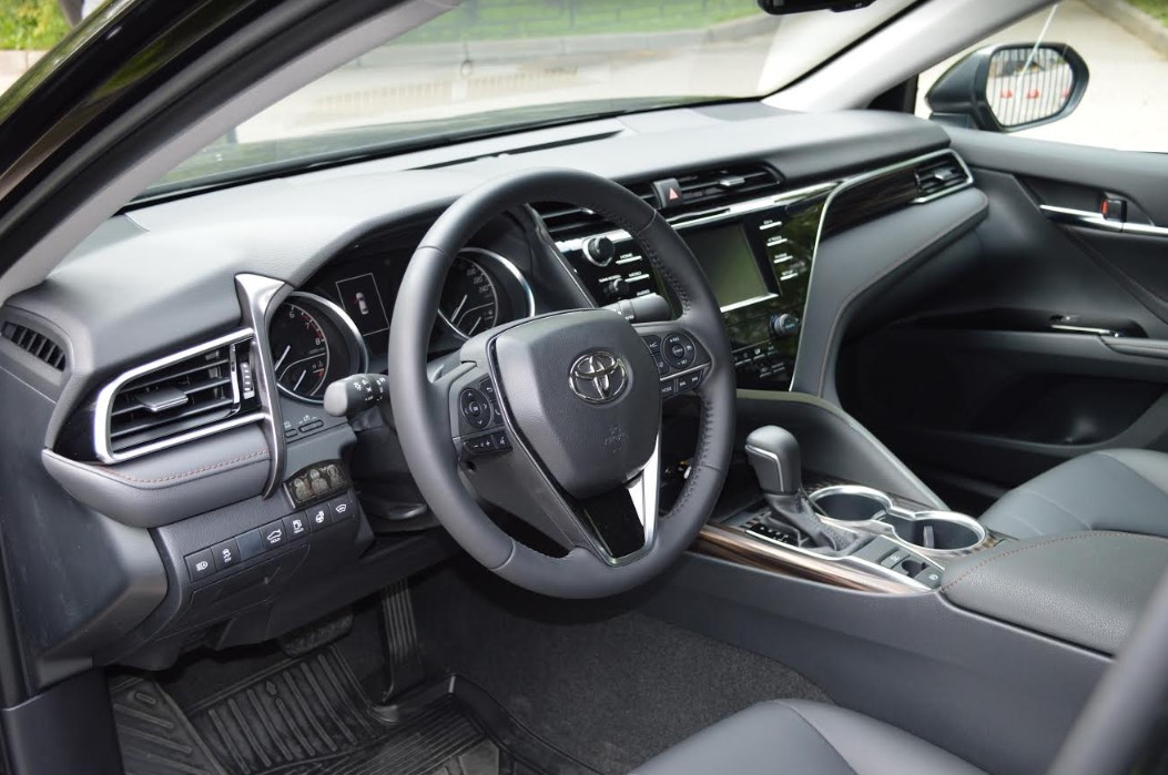 Toyota Camry (бизнес-класс)