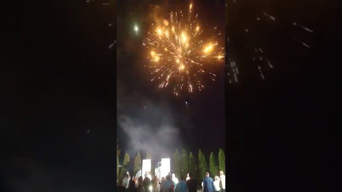 салюты, фонтаны