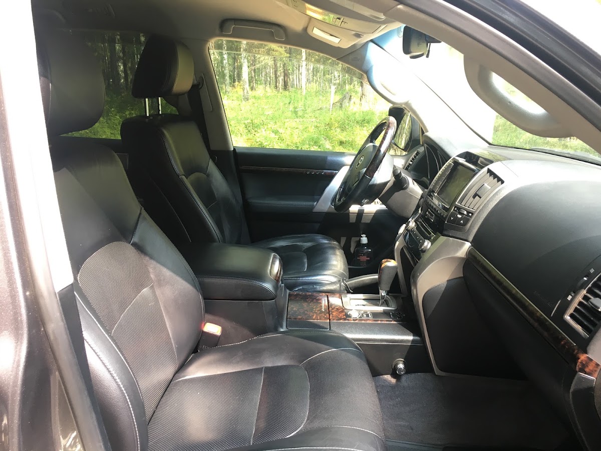 Toyota Land Cruiser 200