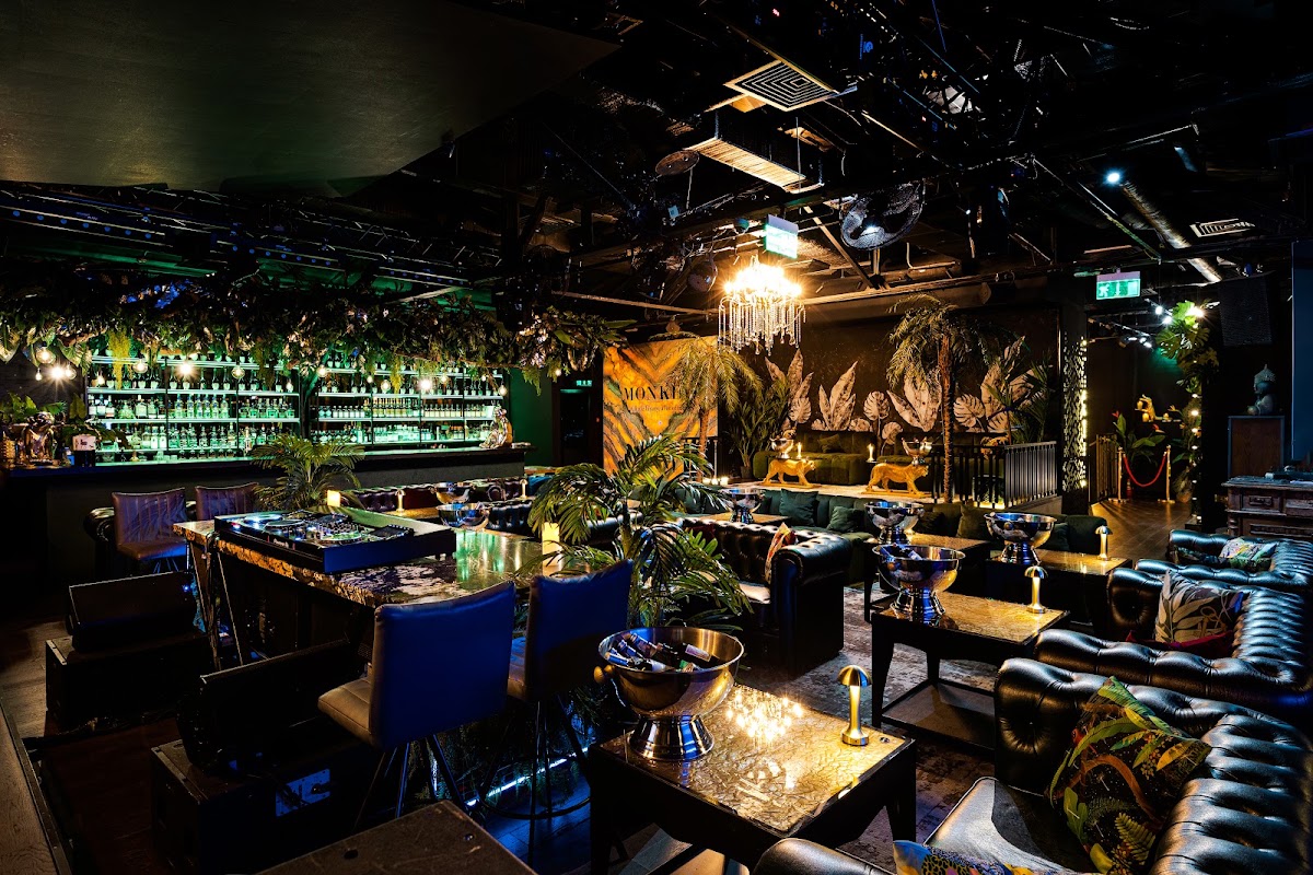 Monkey Lounge & Bar