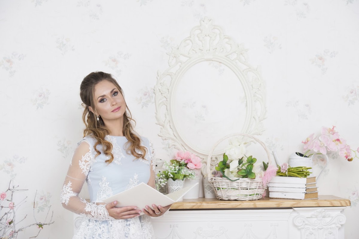 Платья и костюмы для торжеств