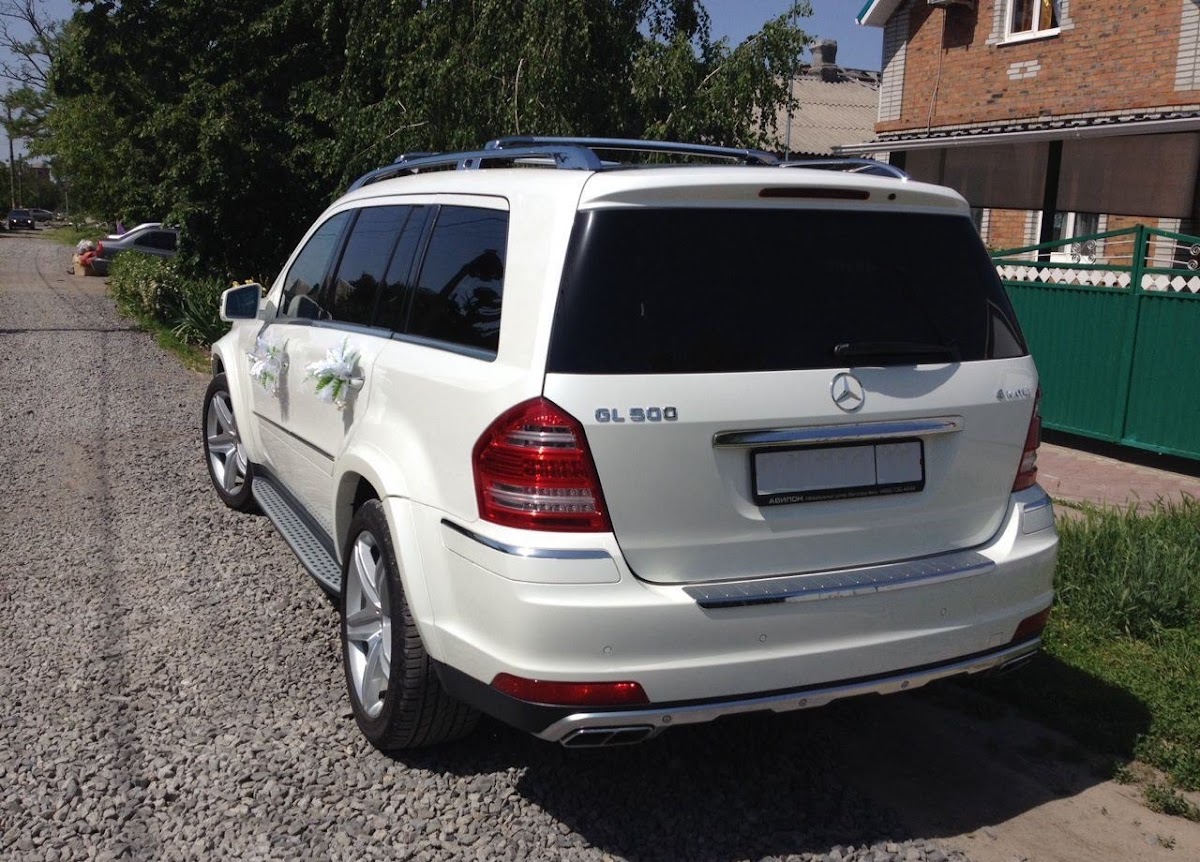 Mercedes GL — кадр 2 из 3