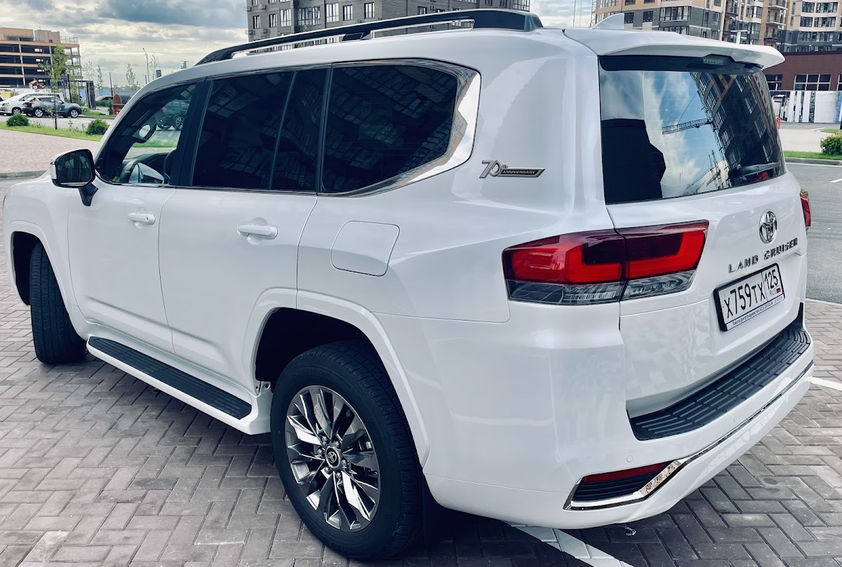 Toyota Land Cruiser 300