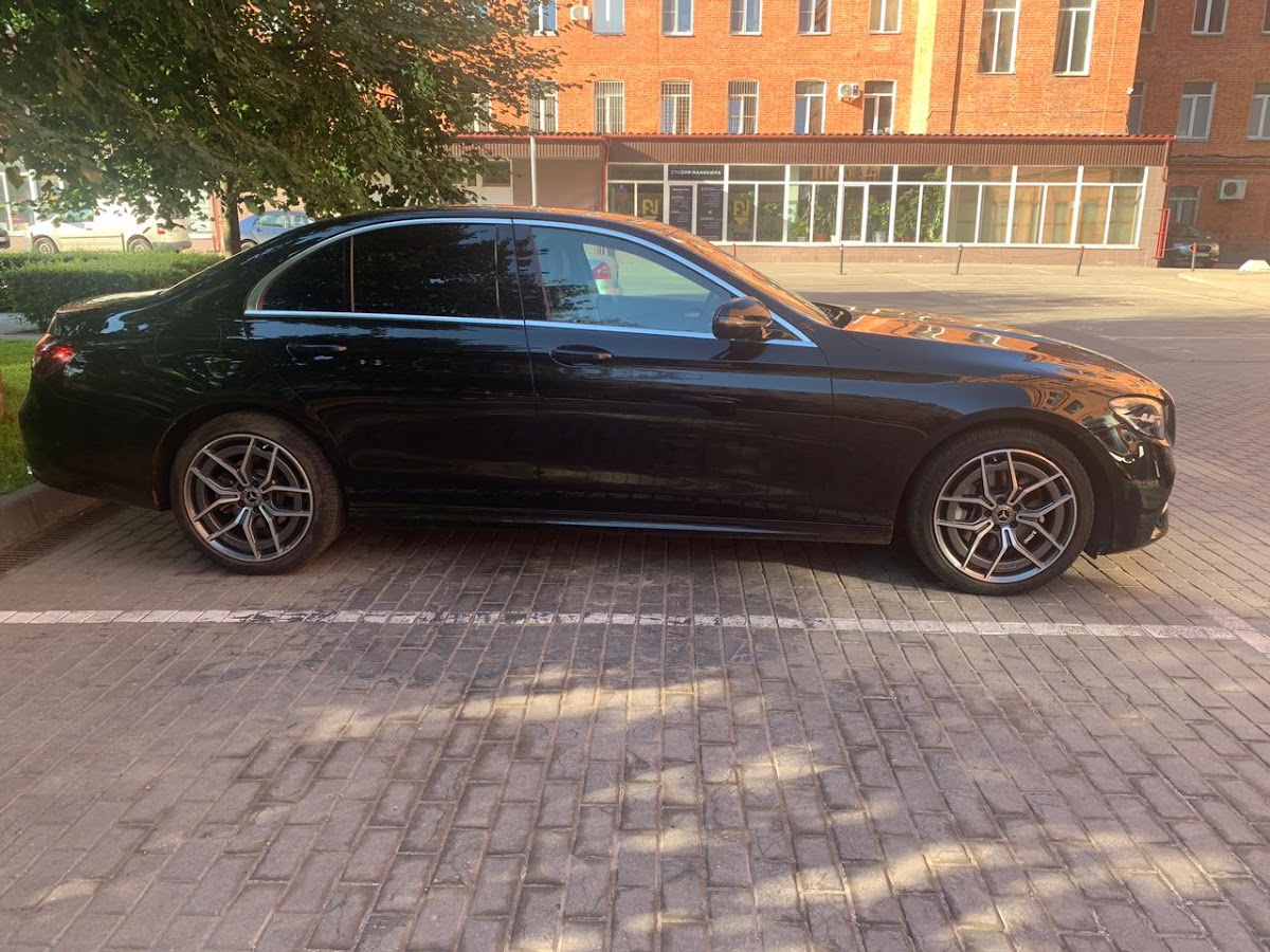 Mercedes-Benz 2021 E класс черный — кадр 3 из 7