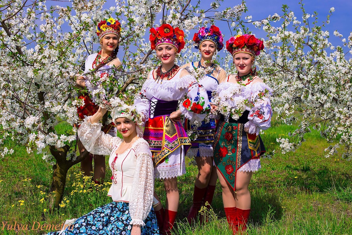 Ой, у вишнэвом, у саду…