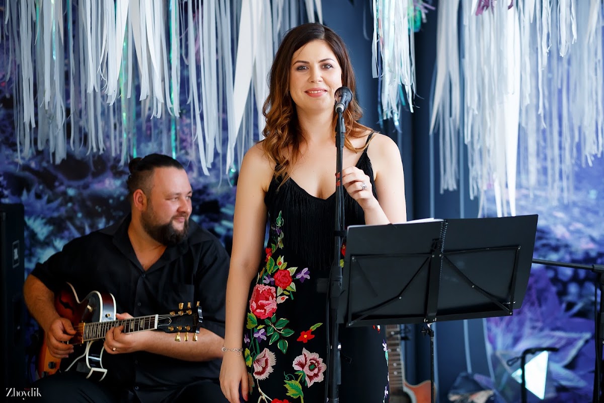 VIP lounge band