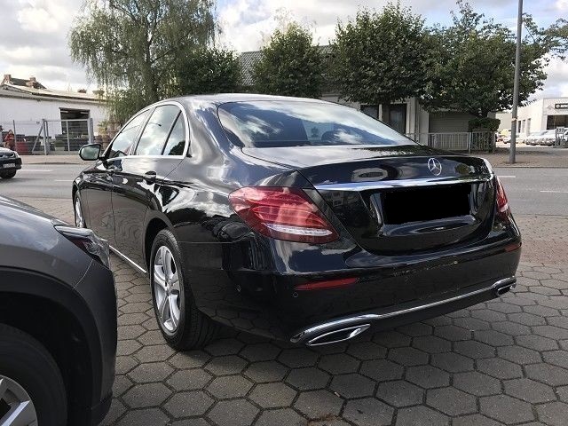 Mercedes E-Class — кадр 3 из 5