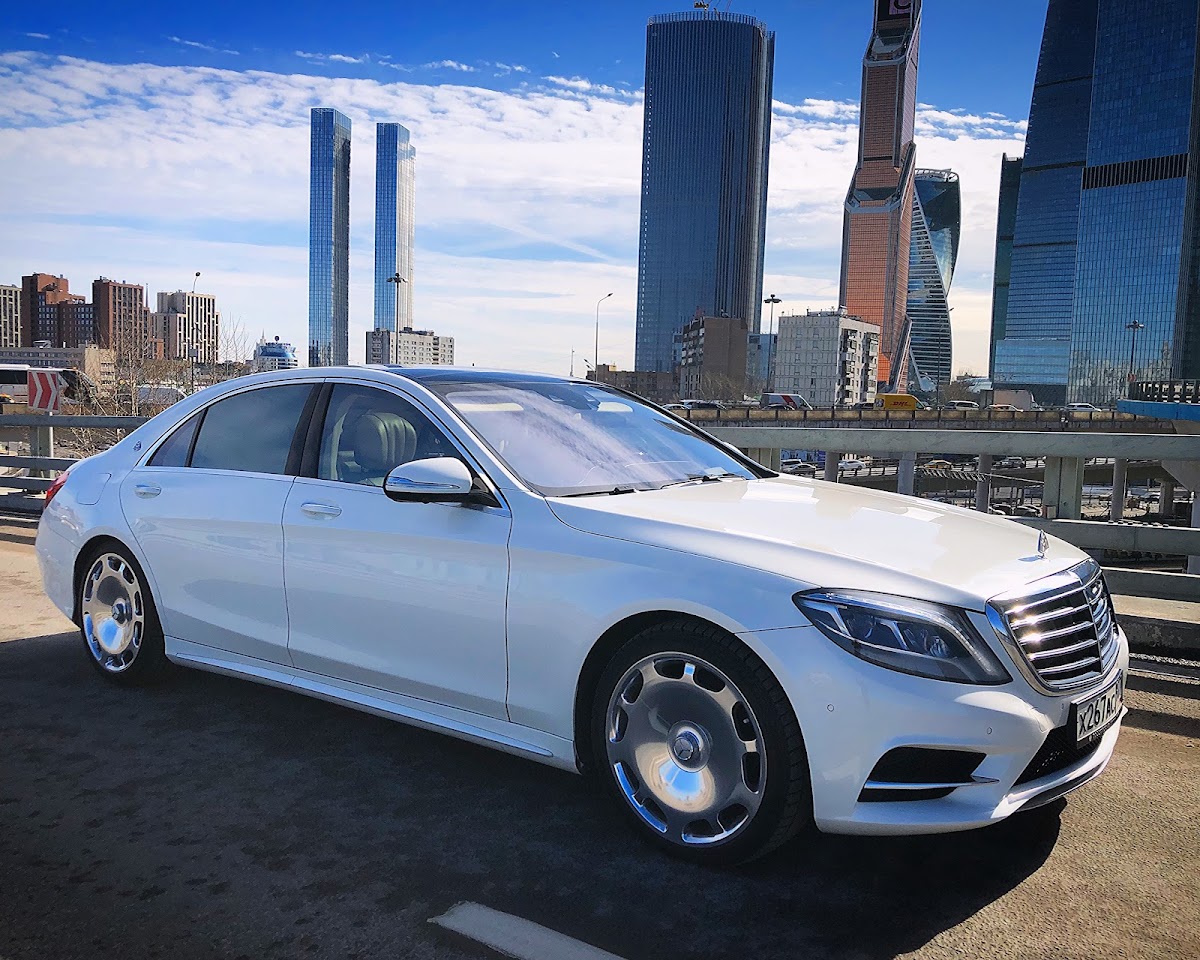 Белый Mercedes-Benz S-class (Maybach)