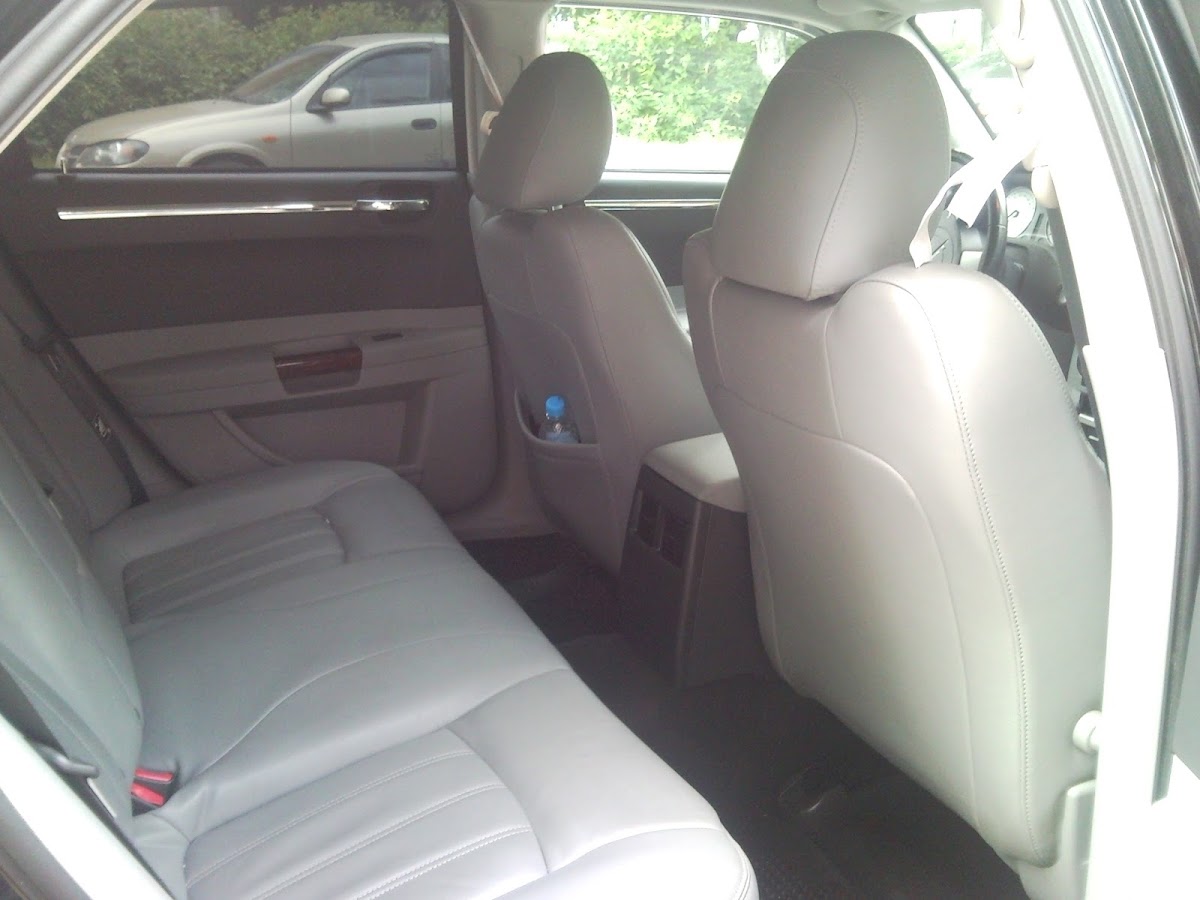 Chrysler 300C — кадр 2 из 2