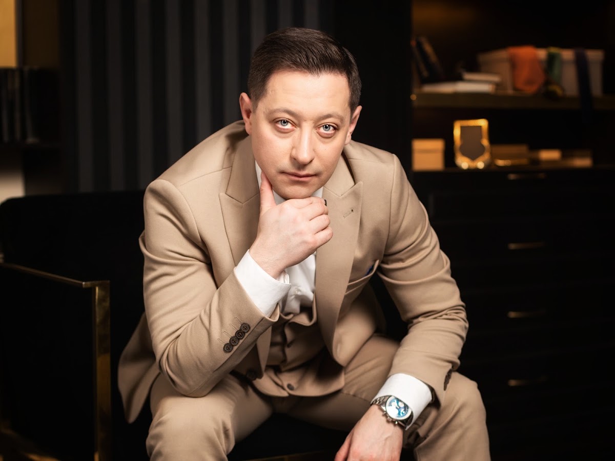 Ведущий Сергей Сорокин