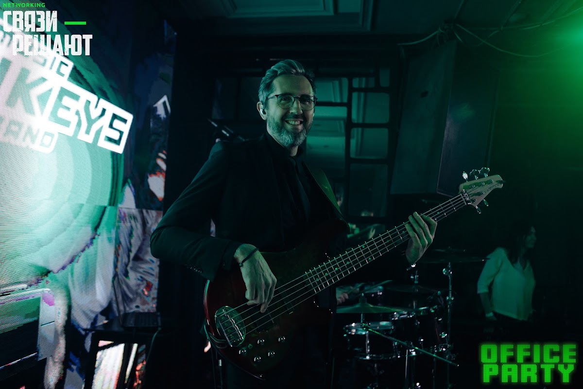 Кавер-группа Funkeys Music Band на мероприятии "Связи решают" в Нижнем Новгороде