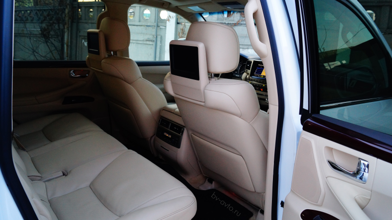 Lexus LX570 — кадр 4 из 4