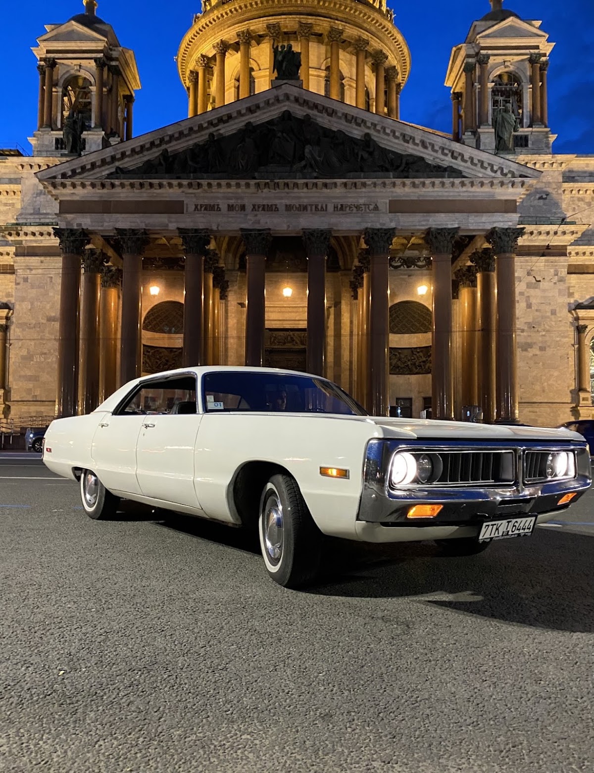 Chrysler Newport (white)