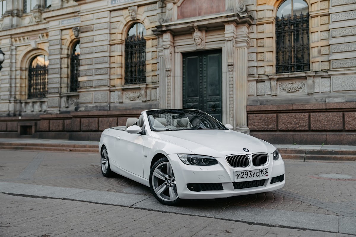 Кабриолет BMW белый салон