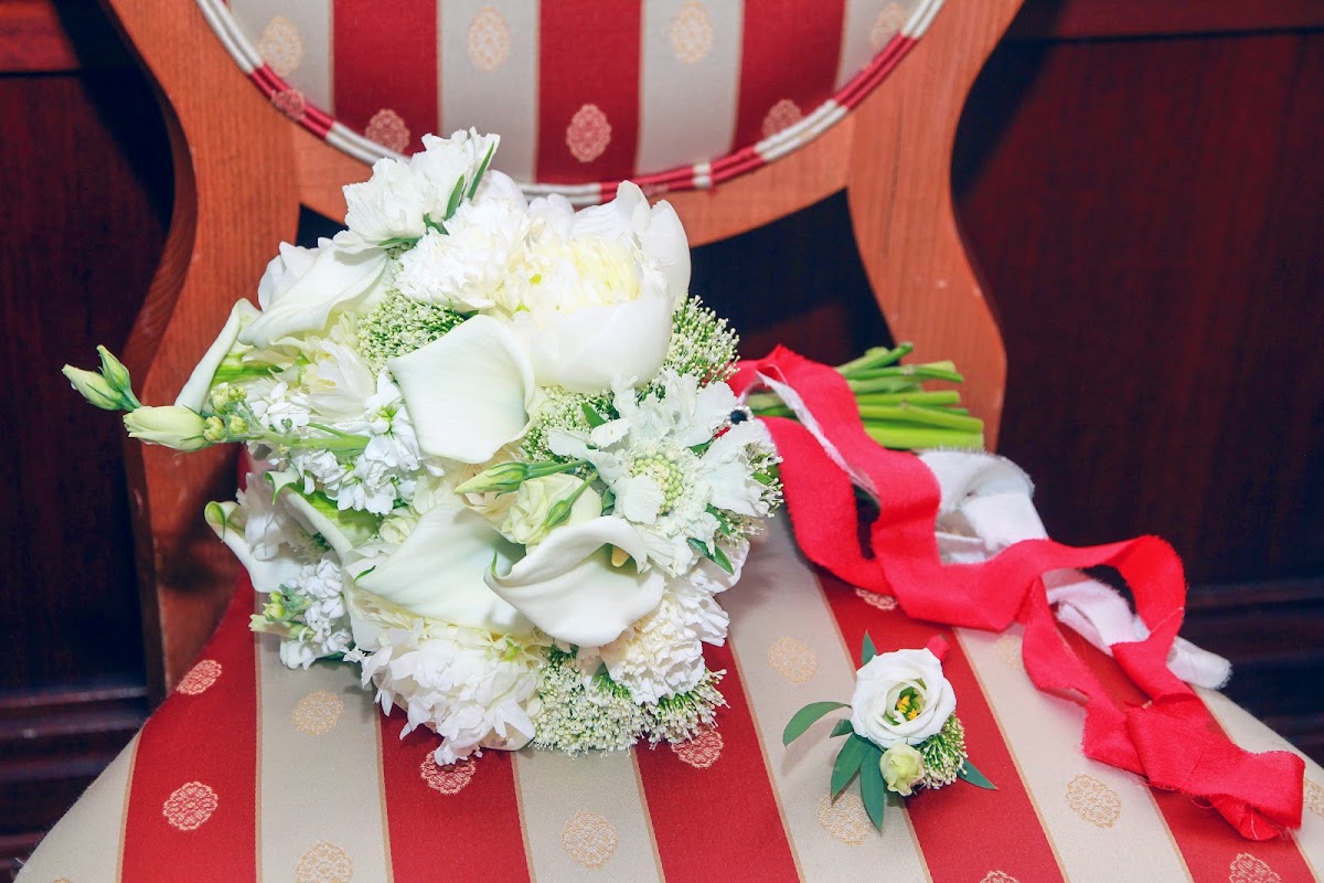 Sisters AV. Flowers & Decor