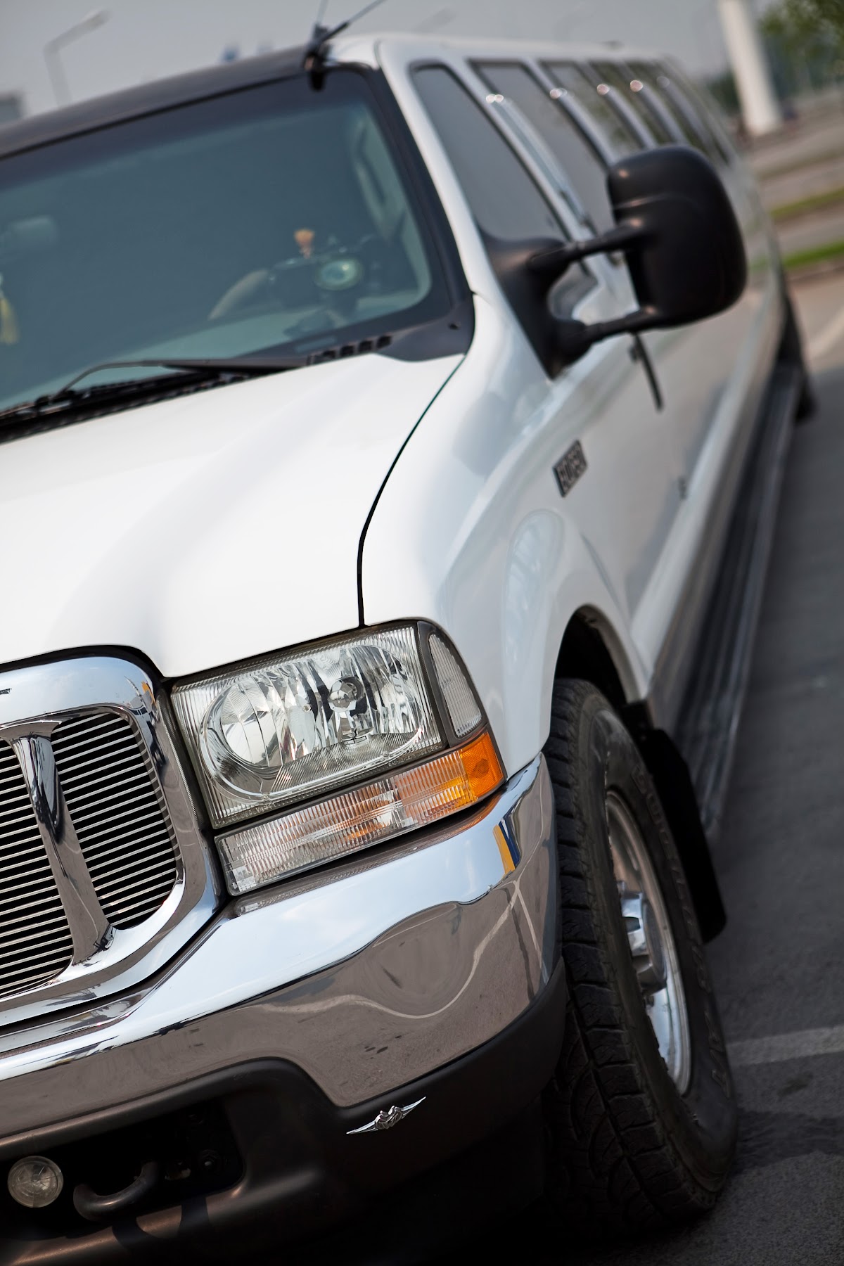 Ford Excursion — кадр 3 из 9