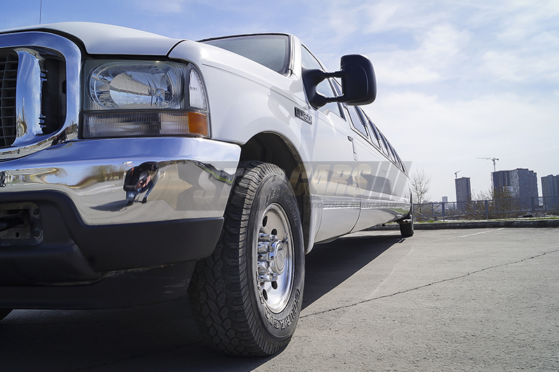 Ford Excursion XLT (28 мест)